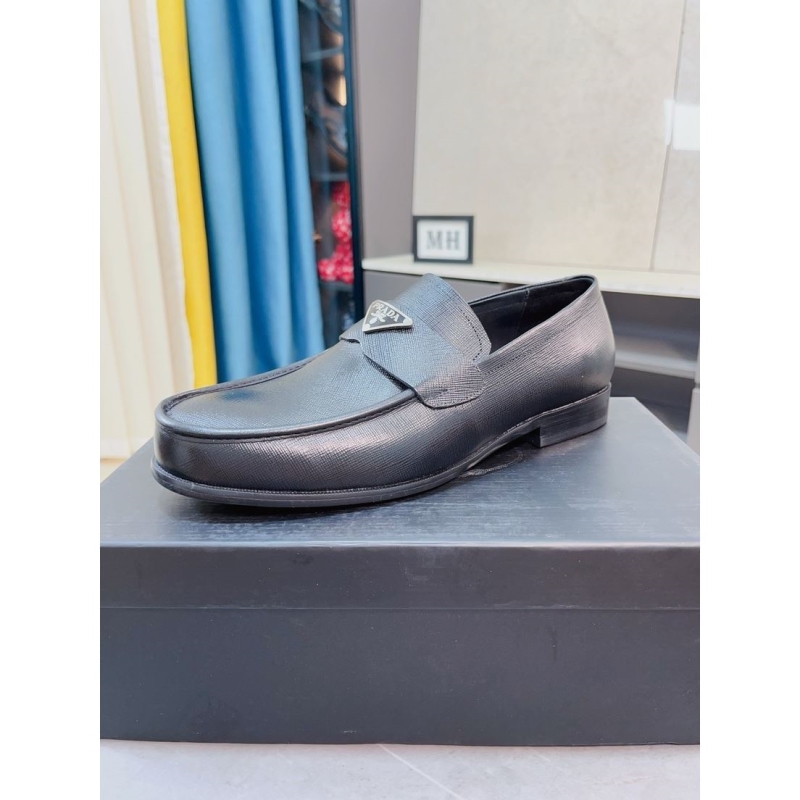 Pra*a leather shoes